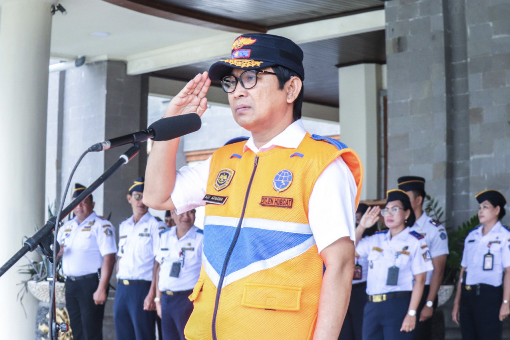 Sekda Adi Arnawa Pimpin Apel Gelar Pasukan Jelang Nataru